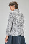 hip-lenght shirt, wide, in washed cotton poplin with floral print - BERGFABEL 