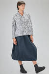 hip-lenght shirt, wide, in washed cotton poplin with floral print - BERGFABEL 