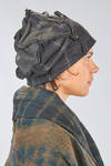 'sculpture' hat in wool felt, all-over shaded with shibori tie and dye technique - MAISON MIEKO 