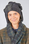 'sculpture' hat in wool felt, all-over shaded with shibori tie and dye technique - MAISON MIEKO 