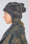 'sculpture' hat in wool felt, all-over shaded with shibori tie and dye technique - MAISON MIEKO 