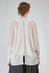 cardigan al fianco, ampio e asimmetrico, in maglia garzata di lino - ISABEL BENENATO 