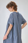 abito longuette, ampio, in denim leggerissimo di cotone lavato - MANUELLE GUIBAL 