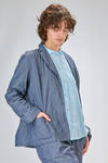 giacca al fianco, ampia, in denim leggerissimo di cotone lavato - MANUELLE GUIBAL 