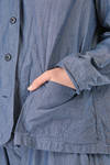 giacca al fianco, ampia, in denim leggerissimo di cotone lavato - MANUELLE GUIBAL 