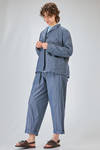 giacca al fianco, ampia, in denim leggerissimo di cotone lavato - MANUELLE GUIBAL 
