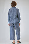 giacca al fianco, ampia, in denim leggerissimo di cotone lavato - MANUELLE GUIBAL 